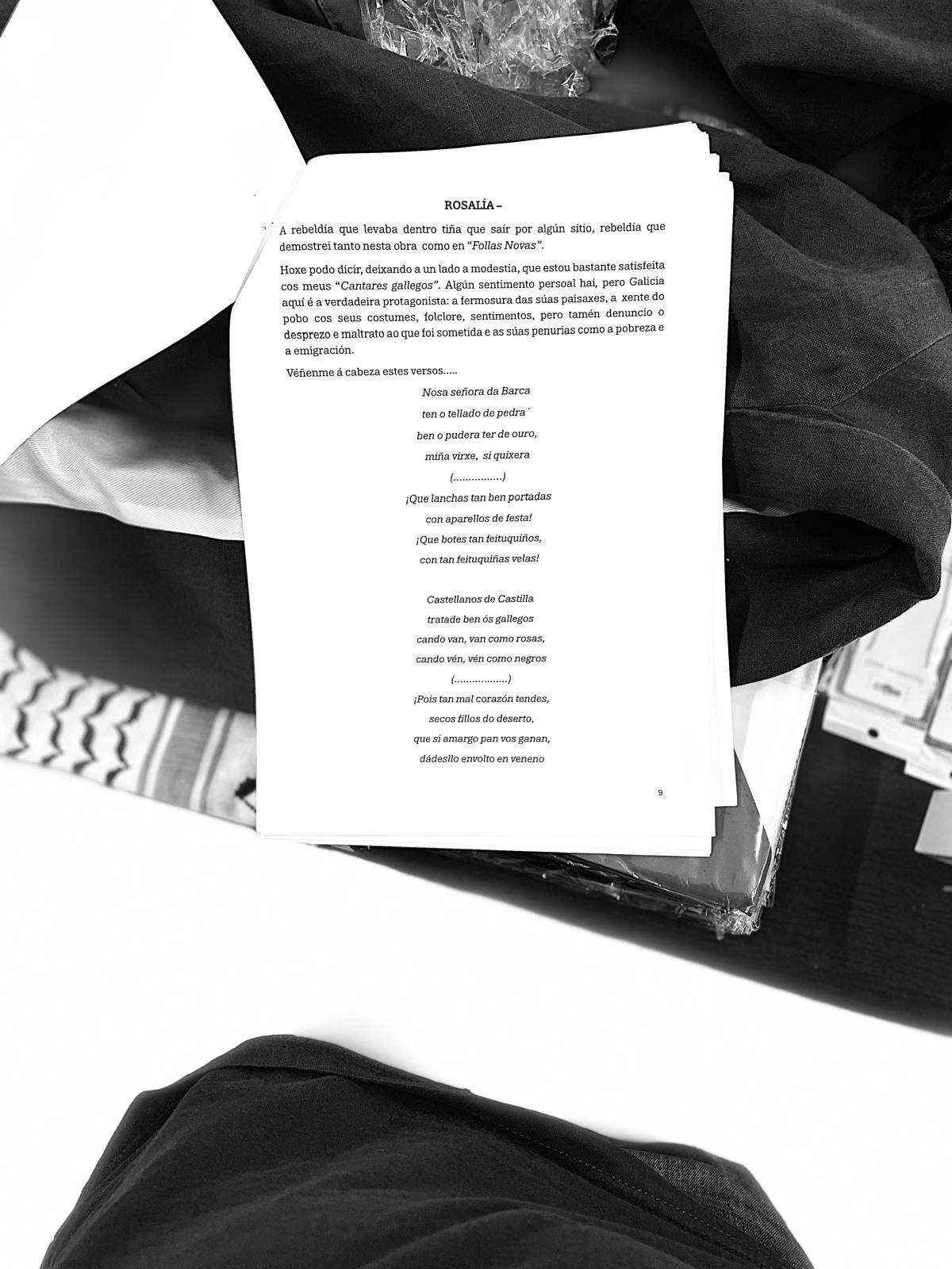 Guion con versos de Rosalía de Castro durante el rodaje